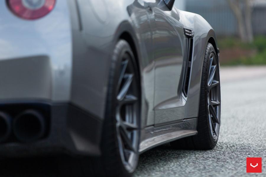 Детали экстерьера Nissan GT-R on Vossen Wheels (VFS6) 2016 года  (UK) (фото 25 из 29)